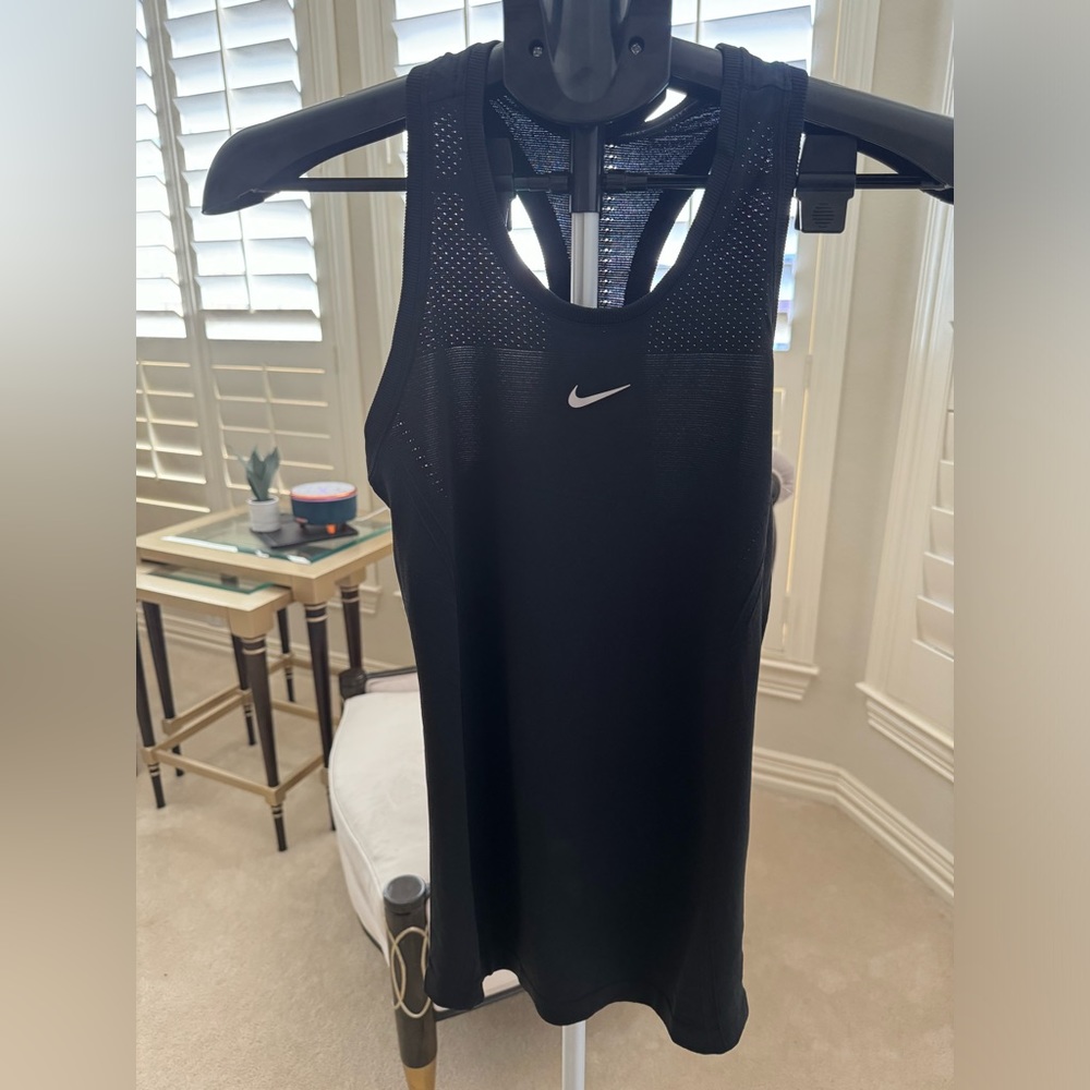 Nike running top